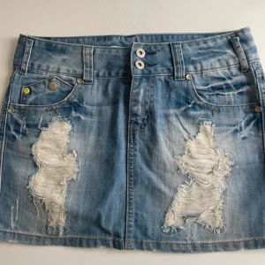 Lågmidjad jeanskjol  - Så snygg lågmidjad jeanskjol perfekt till sommaren!💗