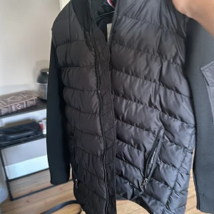 Moncler cardigan - Snygg moncler cardigan aldrig använd