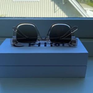 Chimi ecru  - 04 Chimi 9/10 skick Allt ingår, box och fodral,  Nytt pris 1250 Priset kan sänkas vid snabb affär 