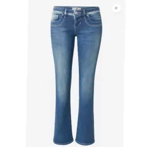 Ltb jeans i storlek 26/30!! Sitter perfa på mig!! Säljer pga att de inte kommer till användning ❤️‍🔥 De är som nya ✌🏼