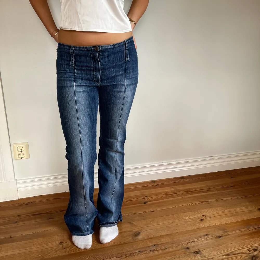 Midjemått(rätt över): 36 Innerbenslängd: 81 Modellen är: 168  (Väldigt stretchiga jeans)  Skriv om ni har några frågor💗//Perfectjeans. Jeans & Byxor.