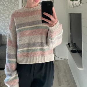 Stickad tröja - Superfin stickad tröja från Bikbok. Aldrig använd💗