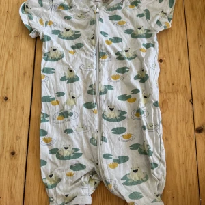 Kort pyjamas - Kort pyjamas från Lindex i storlek 80, i fint skick.