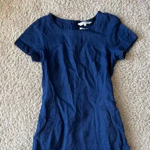Marinblå kortärmad långklänning!💙