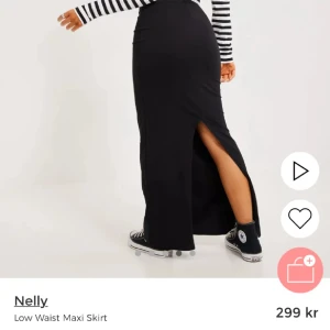 Lågmidjad maxi skirt - Lågmidjad maxi kjol i mycket bra skick🖤