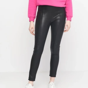 Stradivarius skinnleggings - Helt nya, storlek 36 från stradivarius. 