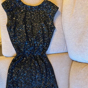 Festklänning - Använt 3 ggr och den är väldigt sexig samt skönt att ha på sig🤍🤍