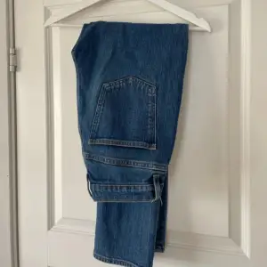 Cropped jeans från arket i stl 27, mörkblå tvätt 