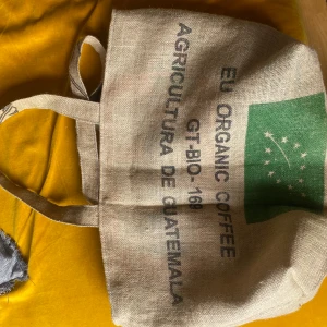 Så fin handgjord strandväska - Så fin handgjord strandväska av kaffesäckar. Sydd av mig själv! Perfekt nu till sommaren 