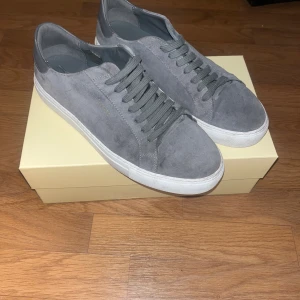 Axel Arigatos Storlek 44 - Använda 