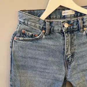 Säljer mina jeans från Gina Tricot, stolek 34-36. Säljer för att dom är för små. Ingen användning. Köparen står för frakten 🤎