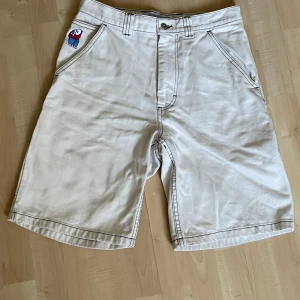 Polar big boys jorts - Säljer nu mina polar big boy jorts då de blivit för små. Shortsen har inga skador och de är perfekta nu inför sommaren. Shortsen har även OG-loggan som är väldigt svår att få tag i om man vill köpa i butik.  Vid fler frågorna de bara att höra av er. 