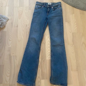 Bootcut jeans  - Säljer domma jättefina jeans ifrån lager 157 i storlek xs nypris 400kr 💗