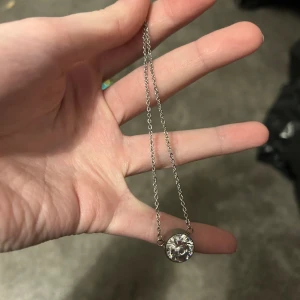 Halsband silver - Skriv för frågor