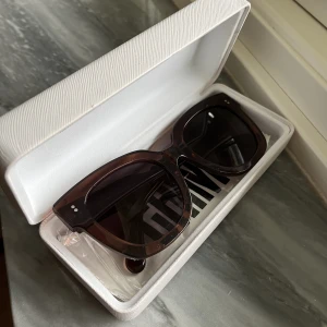 Chimi solglasögon  - Säljer nu mina bruna supersnygga chimiglasögon i modellen 08!  