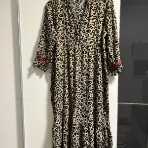 Klänning  - Storlek Medium 