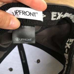 Grå upfront keps - Har ingen nytta av den längre. Använt 3 gånger