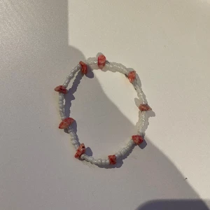 Gulliga armband - Mina Egengjorda armband! Jag säljer dem för 35kr styck hör av dig för mer info!!😀