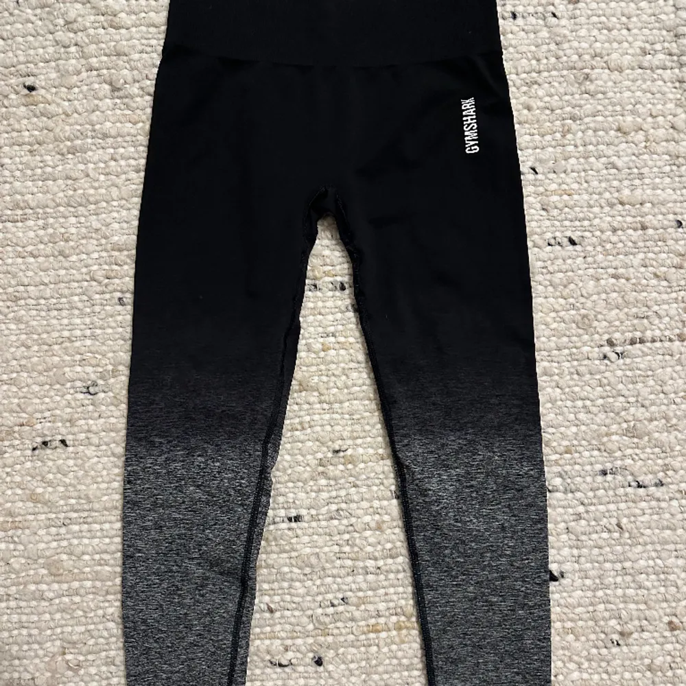 Gymshark ombre tights. Använda en del därav priset!💞meddela mig gärna vid frågor. Jeans & Byxor.