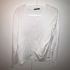 Vit cardigan - Jättesöt och skön kofta🩵