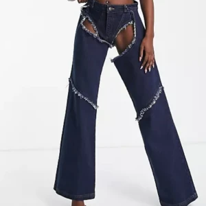 SÖKER weekday jeansen - Söker liknade jeans som på bilden. Skriv om du har! jag säljer alltså INTE jeansen 