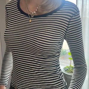 Så fin randig topp zara - Super skön och mjuk topp! Bara använd fåtal gånger.