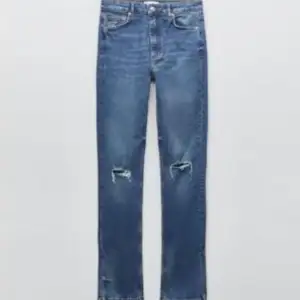 Hej, jag säljer mina fina blåa jeans från zara i ny skick. Dem är använda endast 3 gånger och är i jätte fin skick. 💗