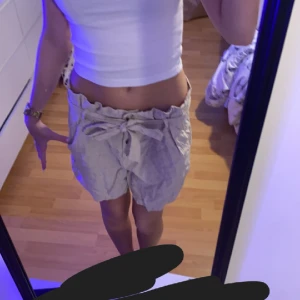 Linne shorts  - Linne shorts från Cubes  Skulle säga d ä som ett par Xs Väldigt sköna 