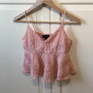 Rosa volang topp - Super snygg rosa volang topp!⚡️🎀