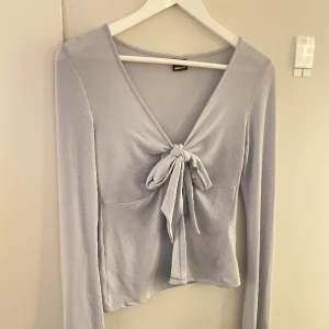 Liknande Design by Si tröja  - Jättefin tröja som endast blivit testad, stl S men passar även Xs-M då den har knyt fram💕