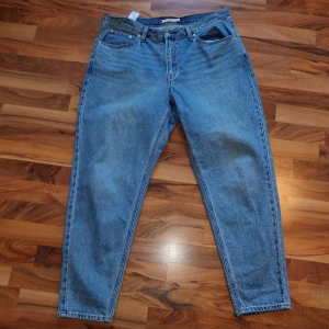 Levi's 80 Mom jeans - Storlek:16W - MIDJA (CM)	99.75 HÖFT (CM 122 INNERSÖM/LÄNGD (CM) 81. I bra skick 