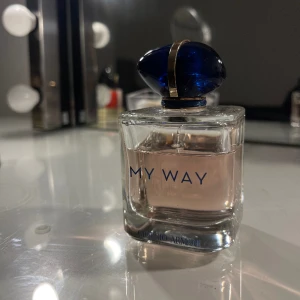 My way parfym - (BIG SIZE) Säljer denna parfym från Giorgio Armani. Det är 90 ml från början i den men ungefär 70 ml kvar. 🤍