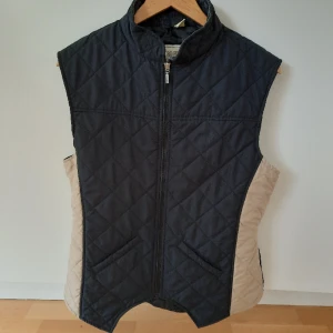 Väst  - Storlek L