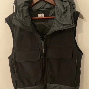 C.P. Company väst  - Är i bra skick  