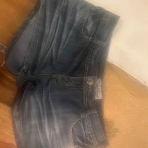 Lågmidjade jeans shorts  - Köpta i fel storlek. Priset kan diskuteras💕