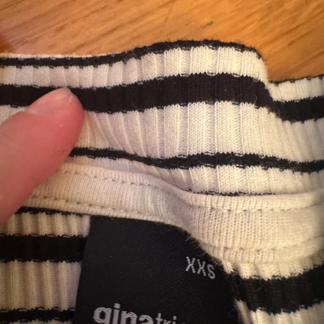 2 stycken randiga tröjor  - 91