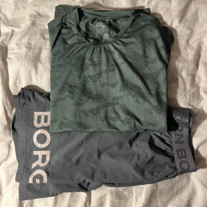 Björn Borg träningskläder  - Björn Borg träningskläder i väldigt bra skick, båda i storlek M, byxorna fattar snöre men sitter ändå bra pga resårbandet 