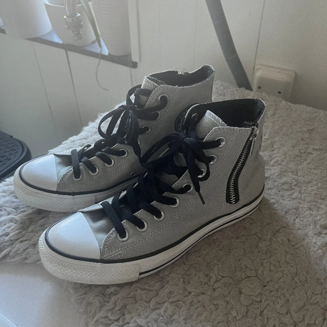 Gråa converse