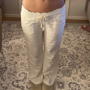 Roxy linnebyxor  - Linnebyxor från Roxy. Använda max 5 gånger. Så snygga och perfekta till vår och sommar ☺️💕