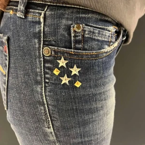 Replay jeans - Mörkblåa lågmidjade replay jeans❤️‍🔥 Storlek 38 (29/34) (Modell - 177 cm)