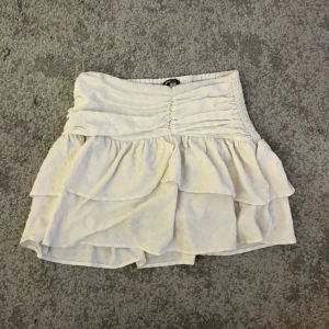 Vit vilangkjol - Kjol från Gina. För stor för mig. 