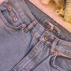 Jeans  - Jeans från junkyard i topp skick, dvs oanvända! Passar storlek xxs-s