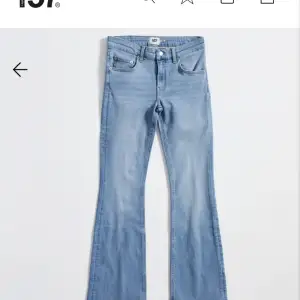 Jättefina Stockholmsstil jeans som är low weist och bootcut det är typ dem på bilden fast low weist 🩷 skriv privat för egna bilder priset kan diskuteras 