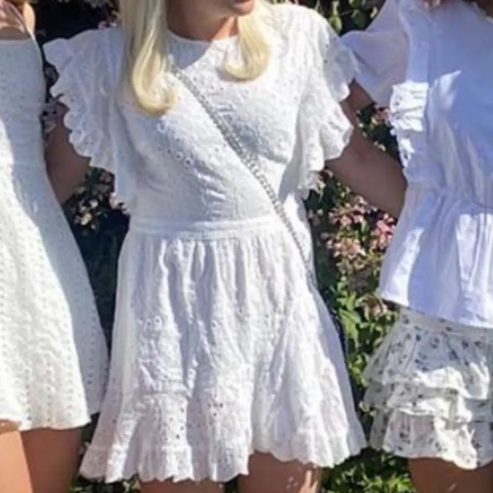 Super gullig vit klänning som endast är använd ungefär 3 ggr🤍🤍köpt utomlands.. Klänningar.