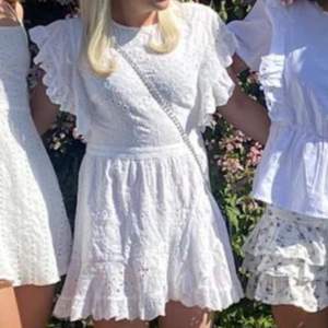 Super gullig vit klänning som endast är använd ungefär 3 ggr🤍🤍köpt utomlands.