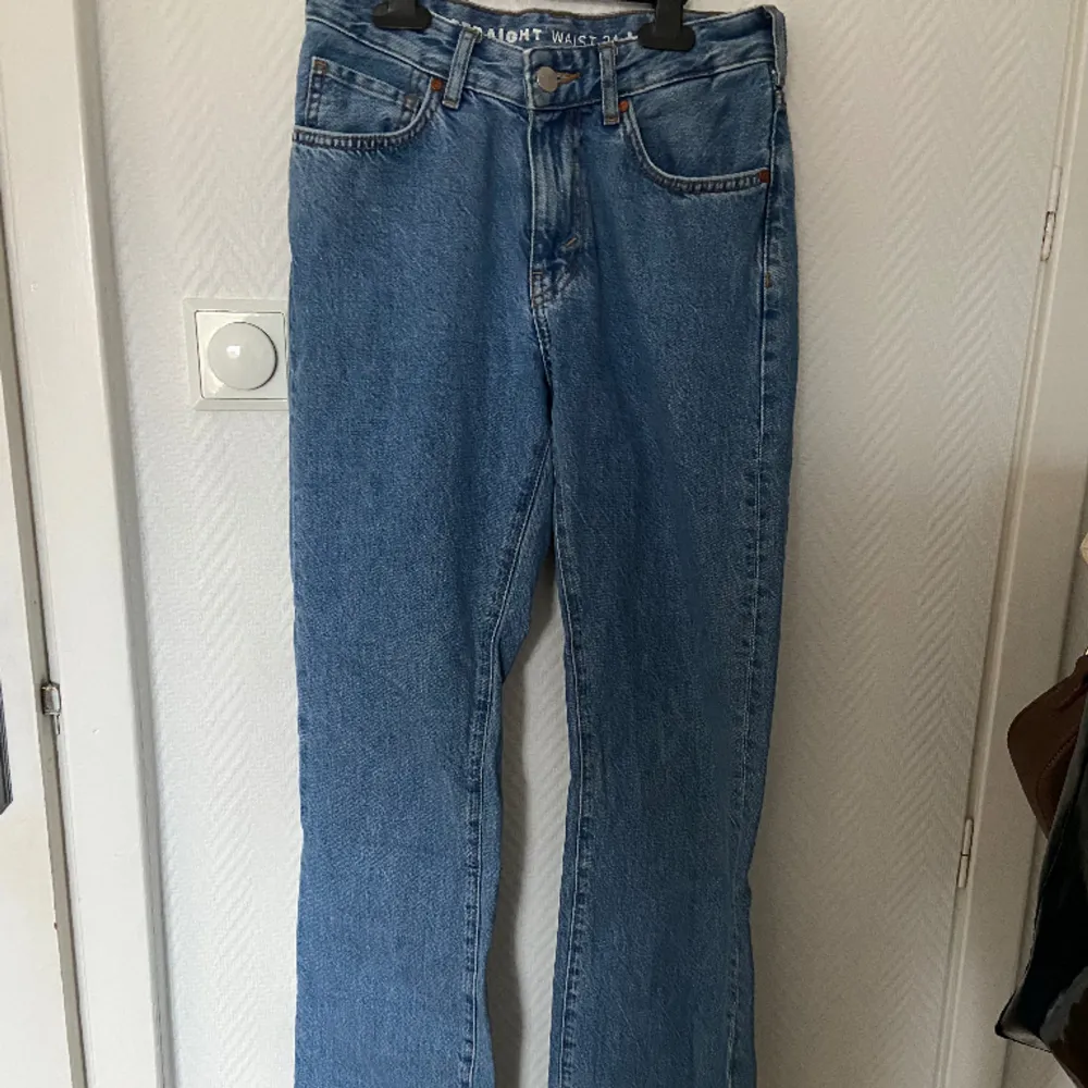 Lågmidjade raka jeans💙 Waist 24 Length 32. Jeans & Byxor.