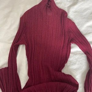 Blus - Andvänd en gång  Blir genomskinlig  Utsvängda armar 