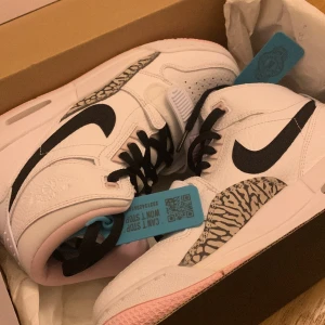 Air Jordan legacy 312  (Limited edition) - Helt nya Jordan's, Aldrig använt på grund av för liten storlek! Kontakta för mer bilder eller frågor. Priset kan diskuteras!