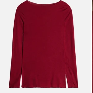 En röd intimissimi tröja💋 - Inga håll, bara använd två gånger, pris går att diskutera💋💋