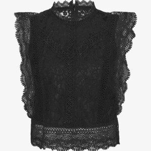 Spetströja från only  - Säljer min skitsnygga spetströja från only som jag köpte för 430kr, använd endast en gång på julafton och sitter skitbra på mig som brukar ha xs-s i tröjor